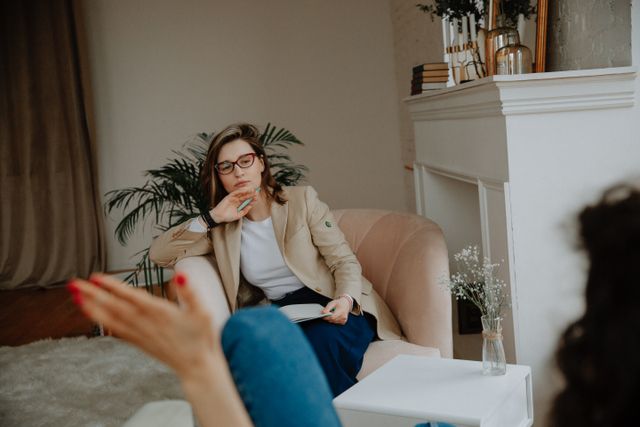 A therapist in training with Shieldmee.