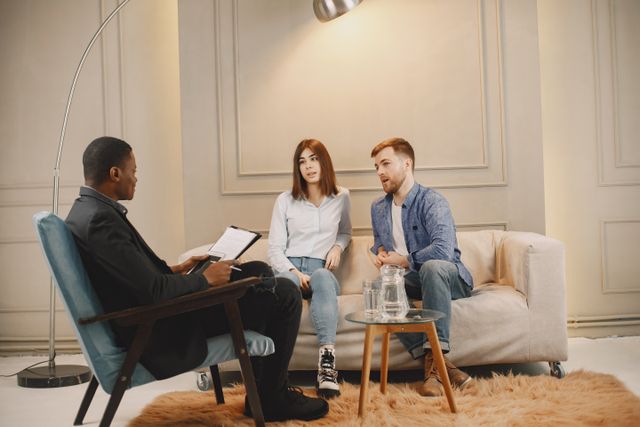Shieldmee therapist helping a married couple.